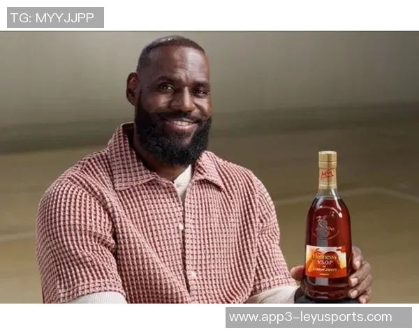 老詹再度引发争议球迷热议其吸引眼球的手段与库里三度胜利的背后原因