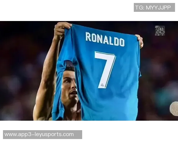 圆梦时刻索博赛后终于如愿获得偶像C罗的球衣之前换球衣时遗憾未能成功