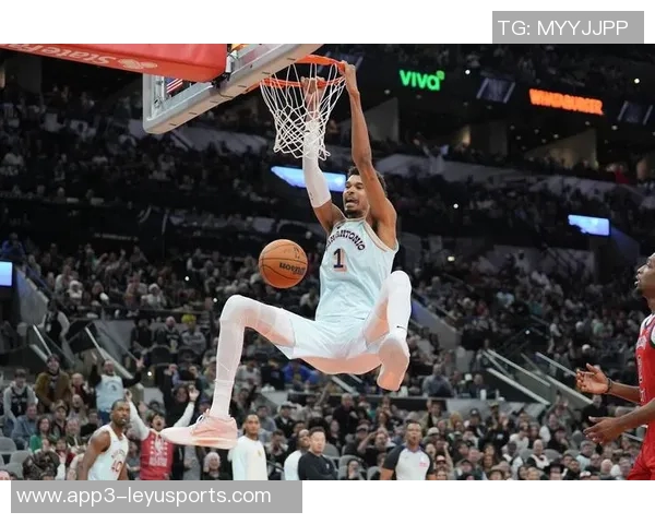 克莱三分球表现不佳仅得11分3篮板1助攻正负值惨遭21