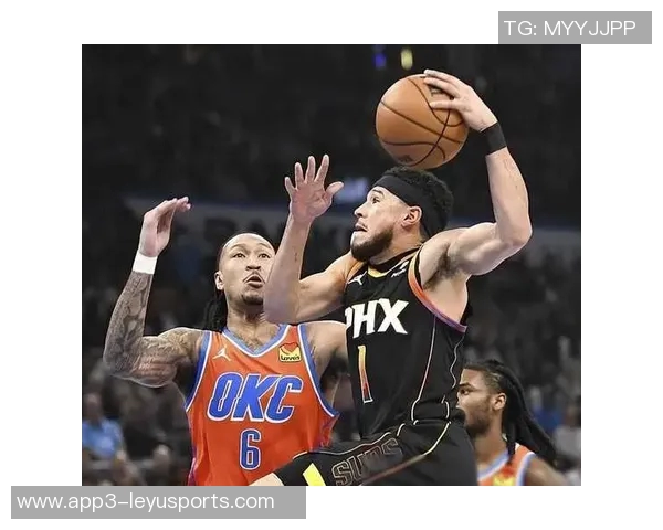 布克遭遇严密防守表现平平13投5中三分球命中率低迷仅得18分6失误 布克遭遇严密防守表现平平13投5中三分球命中率低迷仅得18分6失误