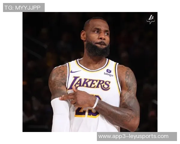 湖人期待詹姆斯在对阵马刺的比赛中强势复出缓解坐骨神经痛困扰